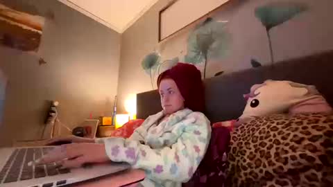 vaua089 online show from 10.12.25