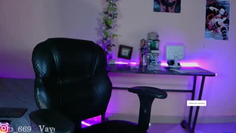 Snapshot of vayolett_dakotta chatting on 01.15.25 Vayolett online show from 01.15.25