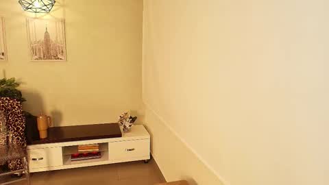 Victoria online show from 10.14.25