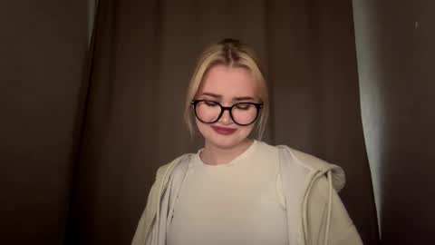 Monika online show from 12.18.25