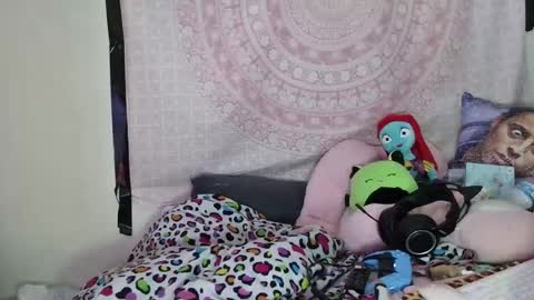 Snapshot of veelehanex3 chatting on 12.31.24 Veronica Lehane online show from 12.31.24