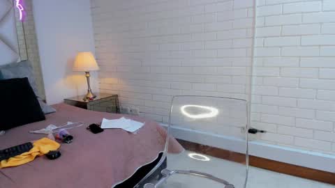 Vee Simons online show from 12.18.24