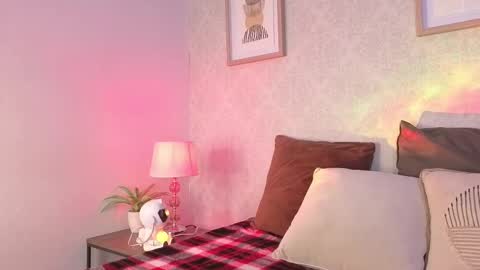 Vee Simons online show from 10.25.25