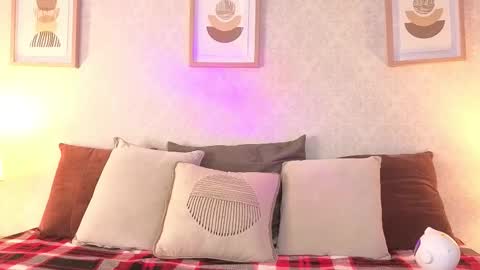 Vee Simons online show from 11.01.25