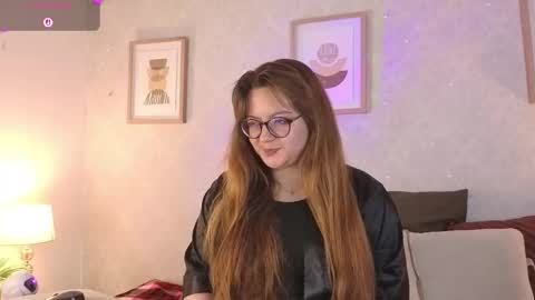 Vee Simons online show from 11.21.25