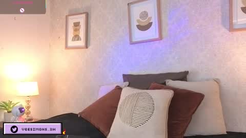 Vee Simons online show from 01.14.26