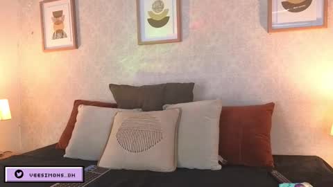 Vee Simons online show from 02.12.26