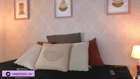 Vee Simons online show from 03.02.26