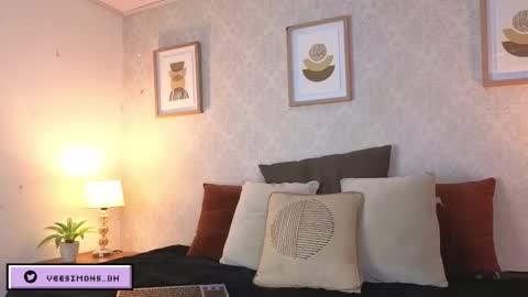 Vee Simons online show from 03.09.26