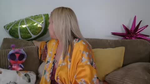 Snapshot of vegas_danielle chatting on 10.06.25 Vegas Dani online show from 10.06.25