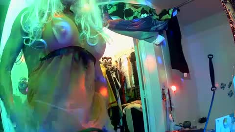 Snapshot of vegasmd chatting on 02.10.25 vegasmd online show from 02.10.25