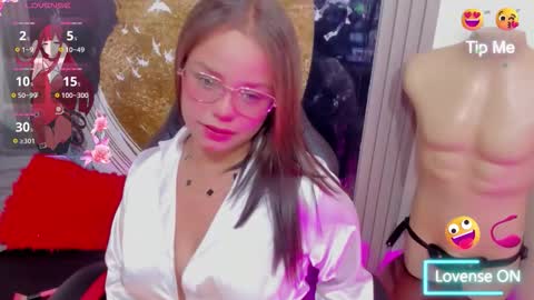 Snapshot of vella_sex chatting on 10.21.25 Vella online show from 10.21.25