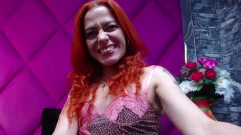 Snapshot of vellaparis chatting on 01.08.25 vellaparis online show from 01.08.25