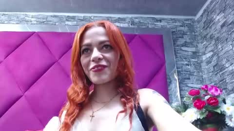 Snapshot of vellaparis chatting on 01.10.25 vellaparis online show from 01.10.25