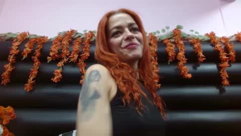 Snapshot of vellaparis chatting on 01.21.25 vellaparis online show from 01.21.25