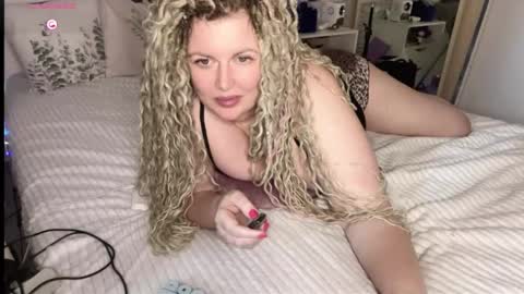 Snapshot of vellinka chatting on 10.07.25 vellinka online show from 10.07.25