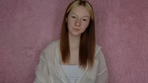 Snapshot of velunee chatting on 05.08.26 Sophie online show from 05.08.26