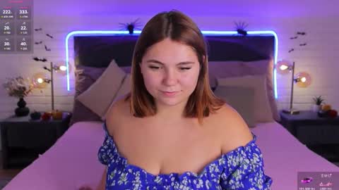 Snapshot of velvet___doll chatting on 11.02.25 Velvet   Doll online show from 11.02.25