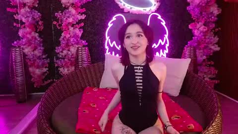 Snapshot of velvet_c4k3 chatting on 11.07.25 Velvet c4k3 online show from 11.07.25