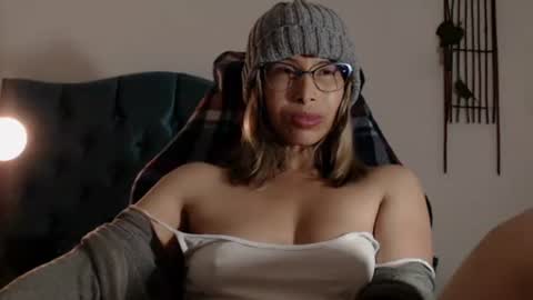 Snapshot of velvet_lips01 chatting on 10.30.25 Andrea online show from 10.30.25