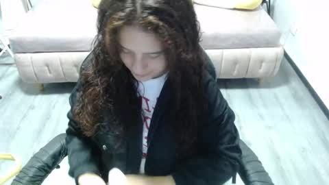 velvet_moon_v online show from 11.18.25