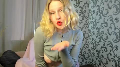 velvet_peach_ online show from 10.05.25