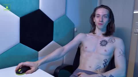 Snapshot of velvet_power chatting on 09.26.25 Ares online show from 09.26.25