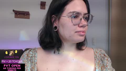 Snapshot of velvetcrystal chatting on 05.03.26 Crystal PVT OPEN online show from 05.03.26