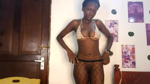 Snapshot of velvetdesiree chatting on 06.20.26 velvetdesiree online show from 06.20.26