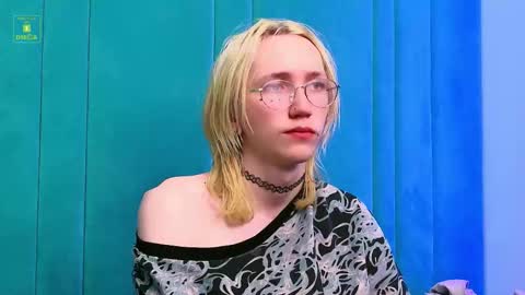 Snapshot of velvetqueer chatting on 11.16.25 TRISS online show from 11.16.25