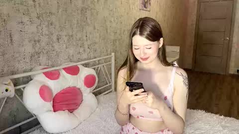 Snapshot of velvetsine chatting on 11.17.25 Emily online show from 11.17.25