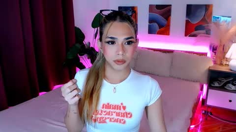 Snapshot of velvetviper69 chatting on 09.10.25 velvetviper69 online show from 09.10.25