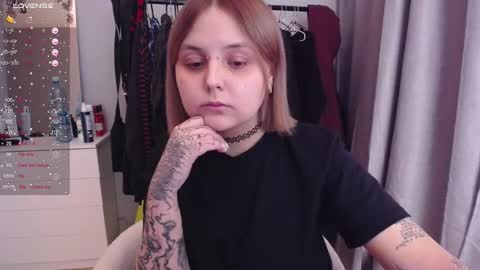 Snapshot of vendymories chatting on 02.10.26 eva 3 online show from 02.10.26