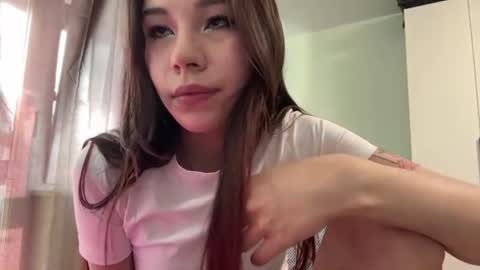 Snapshot of venessasatterwhite chatting on 07.05.26 Milla online show from 07.05.26