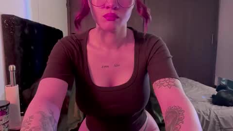 Lanna   online show from 10.15.25