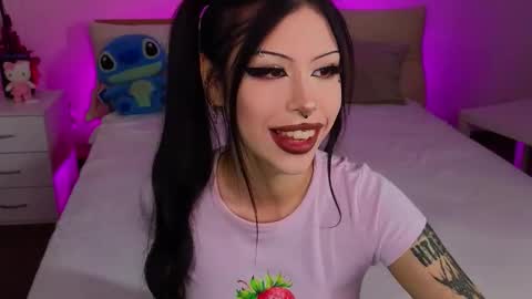 Snapshot of venomeowww_ chatting on 09.22.25 Vivian online show from 09.22.25