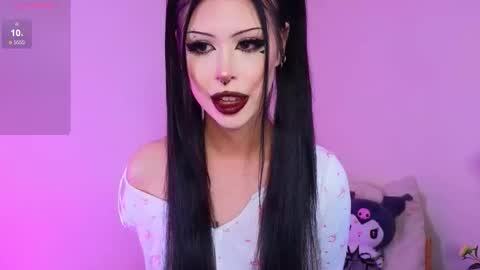 Snapshot of venomeowww_ chatting on 09.27.25 Vivian online show from 09.27.25