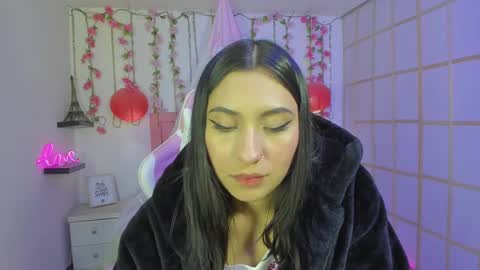 Snapshot of venus_latin_01 chatting on 02.14.25 Mary online show from 02.14.25