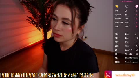 Snapshot of venus_leroy chatting on 12.21.24 Venus online show from 12.21.24