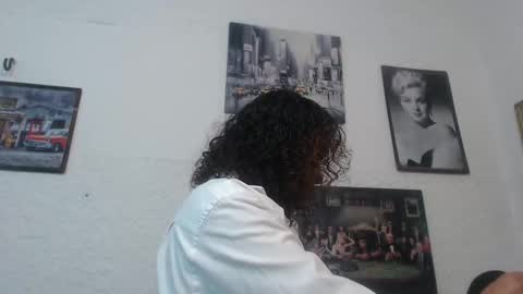 Snapshot of venus_lov chatting on 10.08.25 venus_lov online show from 10.08.25