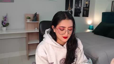 Mia online show from 09.09.25