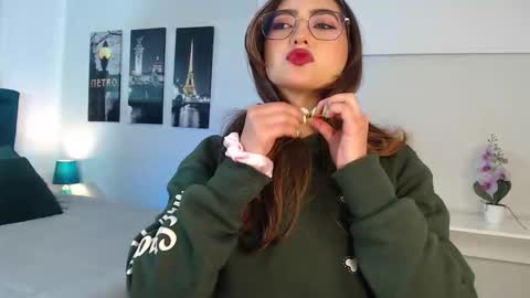 Mia online show from 09.12.25