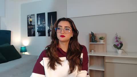 Mia online show from 09.16.25