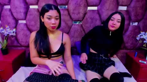 Snapshot of venusandartemis chatting on 02.11.25 VenusAndArtemis online show from 02.11.25