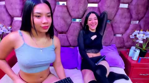 Snapshot of venusandartemis chatting on 03.04.25 VenusAndArtemis online show from 03.04.25