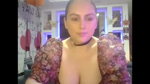 Snapshot of venusina07 chatting on 10.18.25 VENUSINA07 online show from 10.18.25