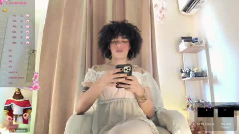 Snapshot of venuslusty chatting on 01.28.25 Venus online show from 01.28.25