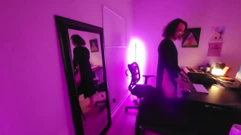 Snapshot of venusthemartian chatting on 07.19.26 venus online show from 07.19.26
