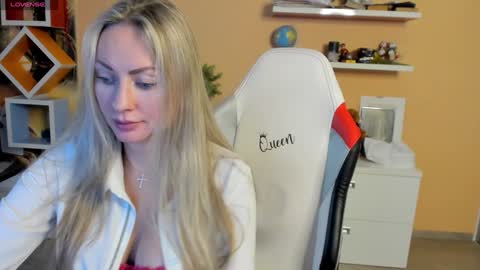 Snapshot of veola_new chatting on 01.06.25 Violetta  online show from 01.06.25