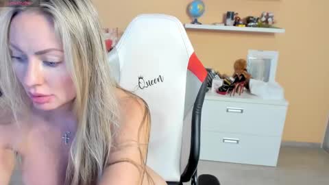 Snapshot of veola_new chatting on 02.17.25 Violetta  online show from 02.17.25